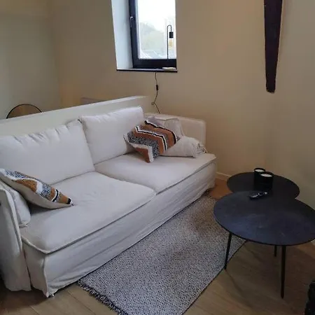 Au Pied Du Mur هوي